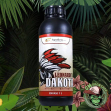 Botella negra 1l con etiqueta beige y roja de leonardita dakota de agrobeta