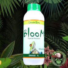 Botella blanca 1l con etiqueta verde y blanca de bloom green line de agrobeta
