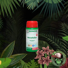 Foto de botella verde con etiqueta blanca de Novafoliar pequeña