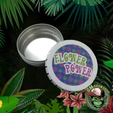 Foto sobre fondo selva de lata de conservación con motivo colorido y letras flower power sobre la tapa
